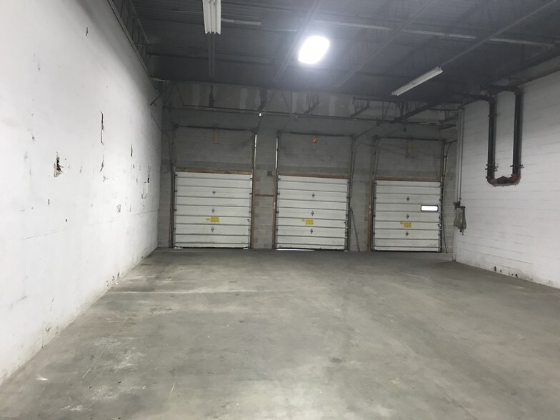 More Photos Of 60 Allston Ave, West Springfield Warehouse For Lease