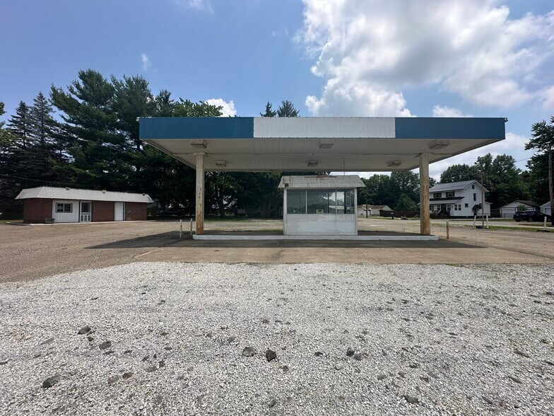 More Photos Of 1204 Erie Ave SW, Navarre Truck Stop For Lease