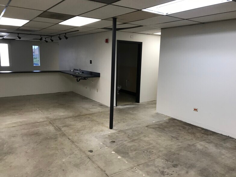 More Photos Of 1601 Reed St, Lakewood Warehouse For Lease