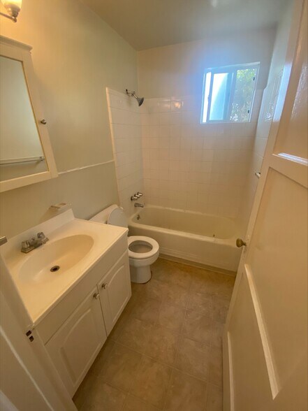 More Photos Of 1826-1832 California Ave, Santa Monica Apartments For Sale