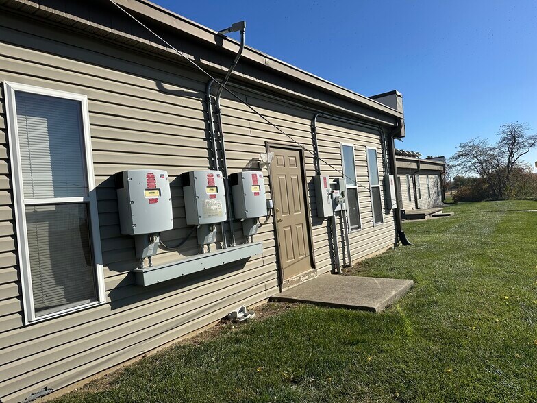 More Photos Of 1105 State St, Mound City Office For Sale
