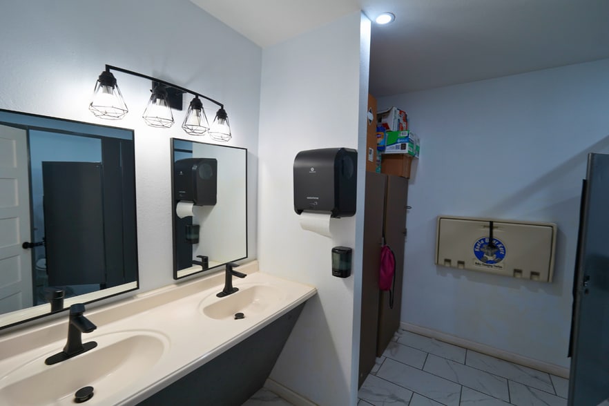 More Photos Of 527 Cumberland St, Dallas Religious Facility For Sale