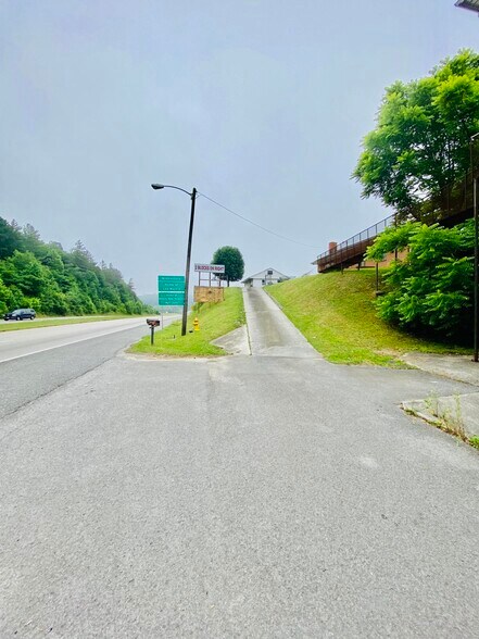 More Photos Of 0 US 25E Pineville Hwy, Middlesboro Land For Sale