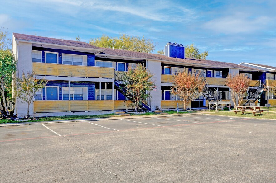 More Photos Of 483 Laurel Ln, New Braunfels Apartments For Sale