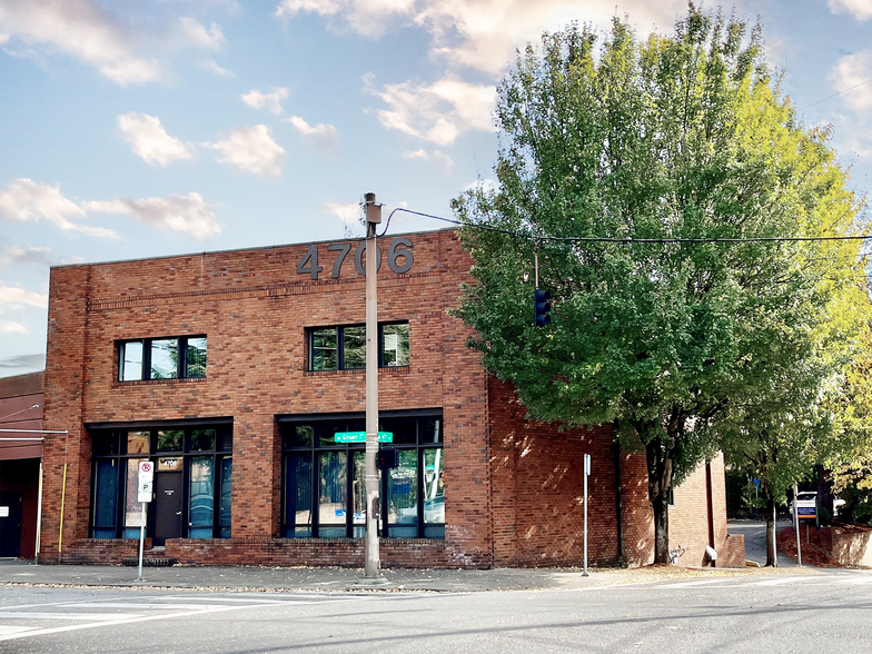 More Photos Of 4702-4706 NE Glisan St, Portland Medical For Lease