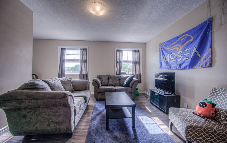More Photos Of 172 Regina St N, Waterloo Apartments For Sale