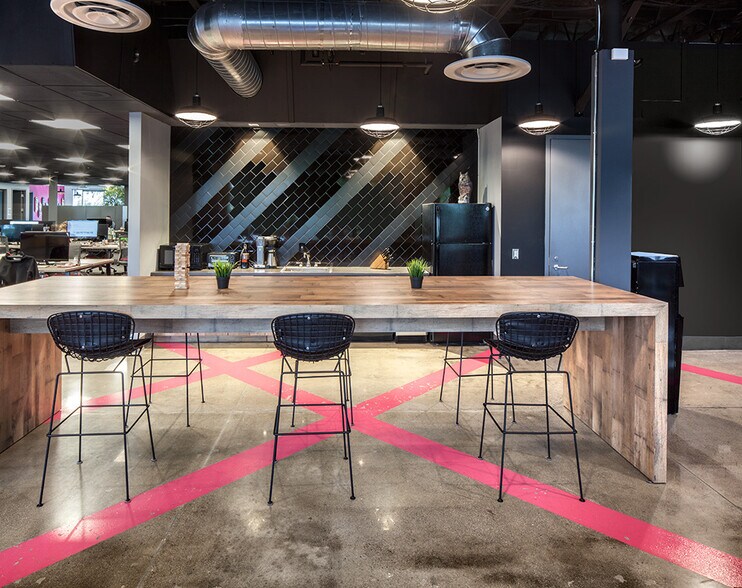 More Photos Of 25361 Commercentre Dr, Lake Forest Loft Creative Space For Lease