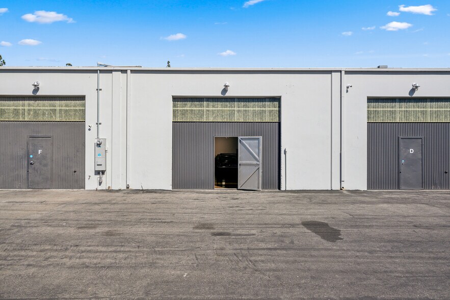 More Photos Of 1375 Logan Ave, Costa Mesa Warehouse For Sale