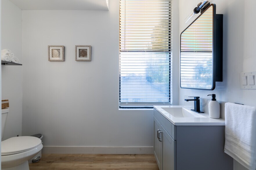 More Photos Of 744 E Walnut St, Pasadena Office Residential For Sale