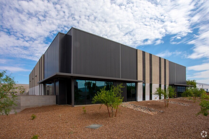 More Photos Of 1402 W Victory Ln, Phoenix Warehouse For Lease