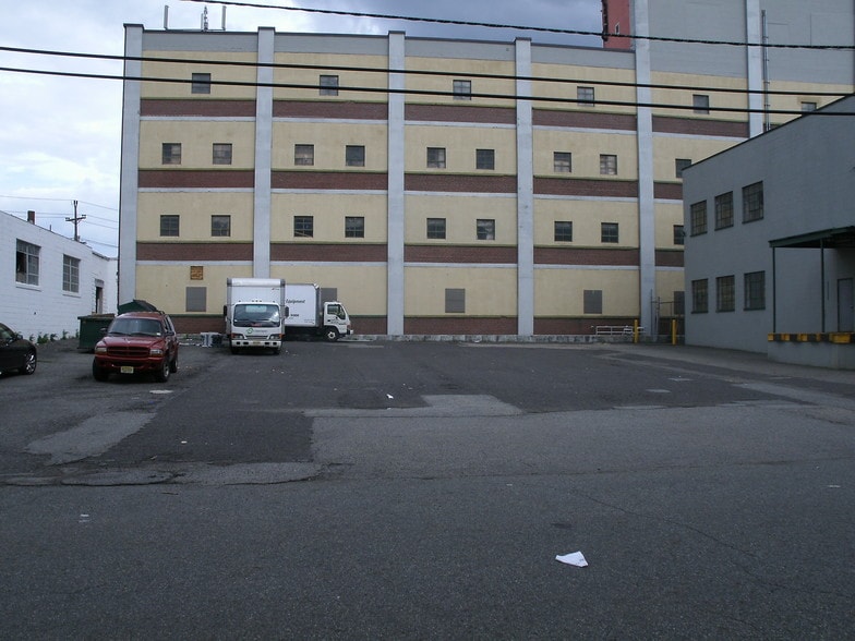 More Photos Of 239 Lindbergh Pl, Paterson Manufacturing For Lease