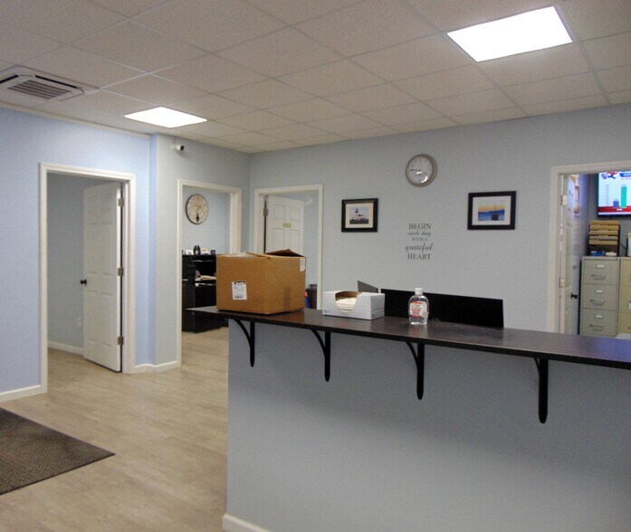 More Photos Of 907 N Vincennes Ave, Petersburg Loft Creative Space For Sale
