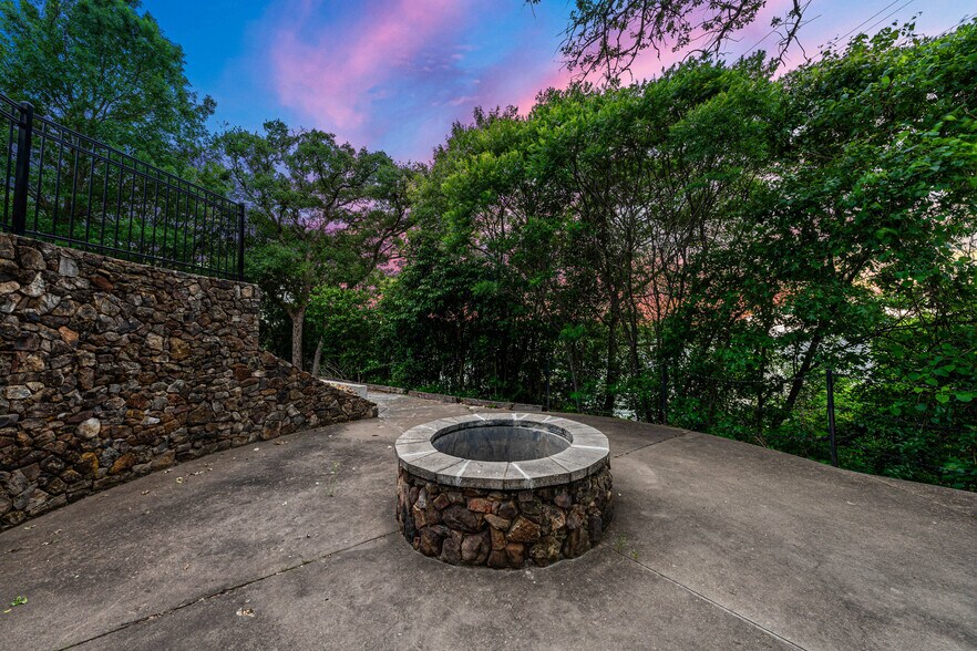 More Photos Of The Enclave, Waco Land For Sale