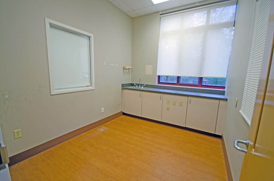 More Photos Of 1922 K M Wicker Memorial Dr, Sanford Medical For Lease