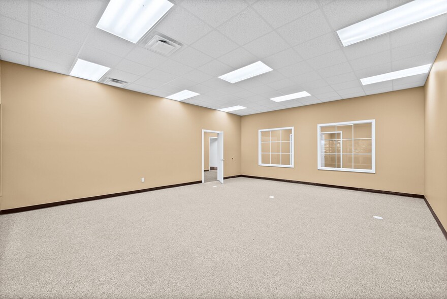 More Photos Of 2231 Stokes Rd, Clarksville Storefront Retail Office For Lease
