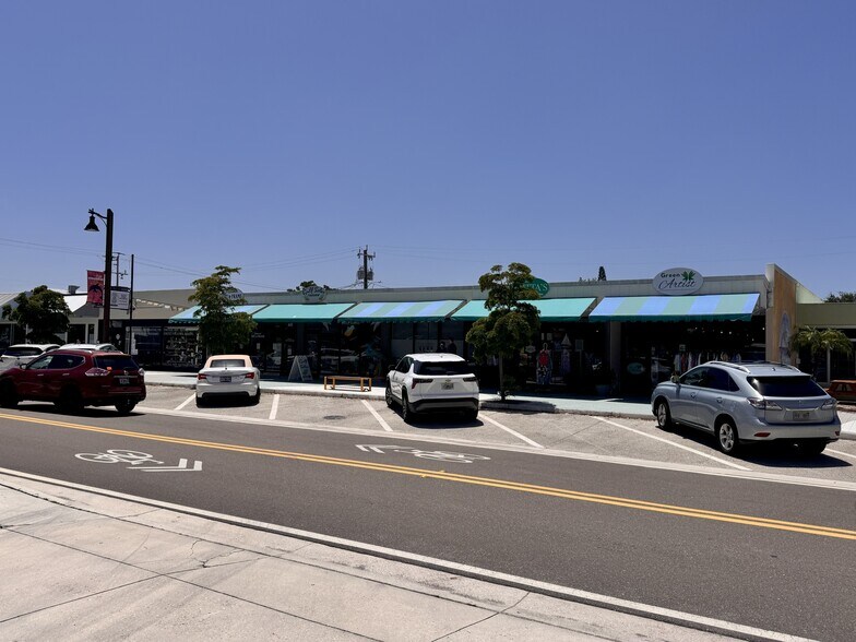 More Photos Of 452 W Dearborn St, Englewood Storefront For Lease