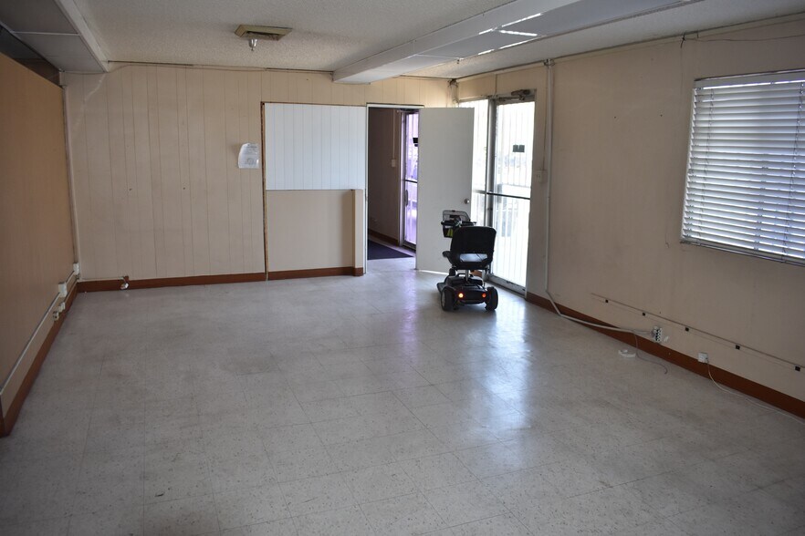 More Photos Of 4630 Cecelia St, Cudahy Warehouse For Lease