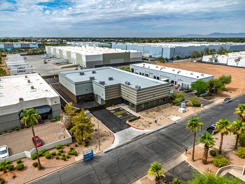 More Photos Of 315 E Comstock Dr, Chandler Warehouse For Lease