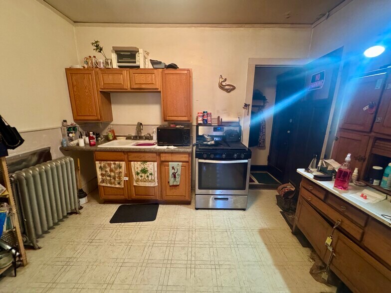 More Photos Of 3213 Washington Ave, Racine Storefront Retail Residential For Sale