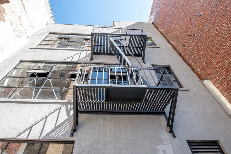 More Photos Of 731 S Broadway, Los Angeles Loft Creative Space For Lease