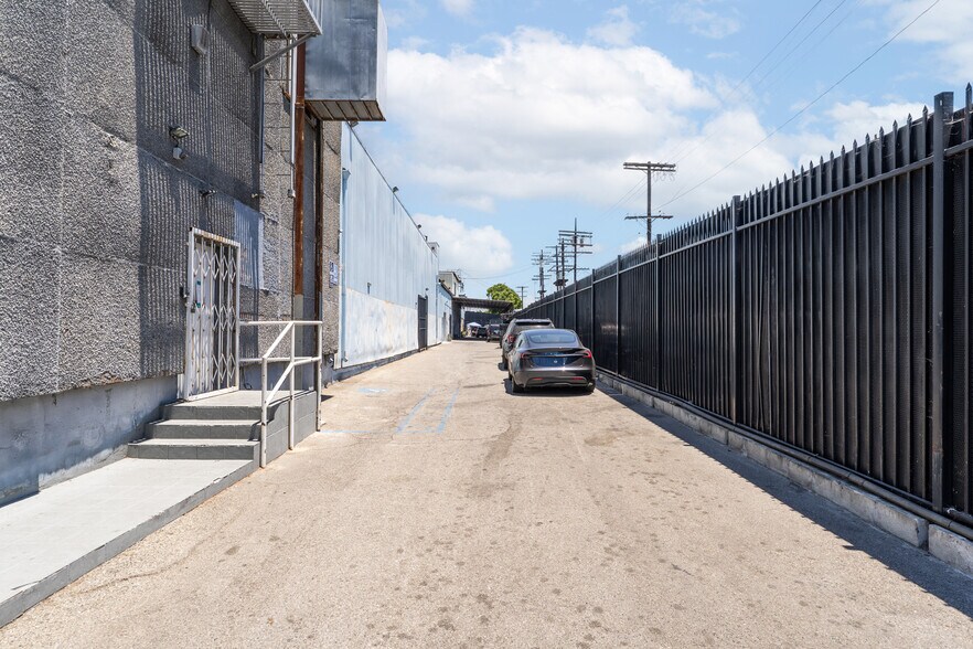 More Photos Of 6200 Avalon Blvd, Los Angeles Manufacturing For Sale