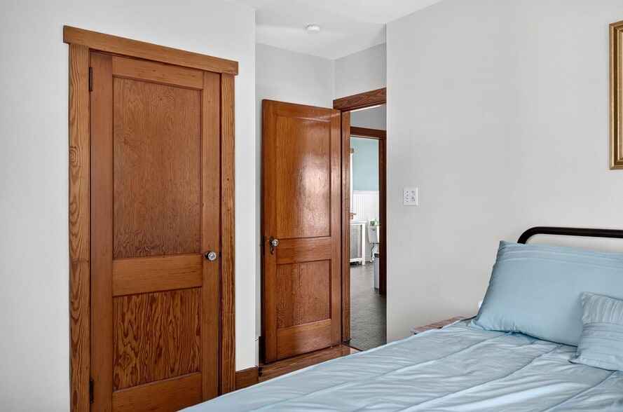 More Photos Of 910 W Market St, Lewisburg Freestanding For Sale