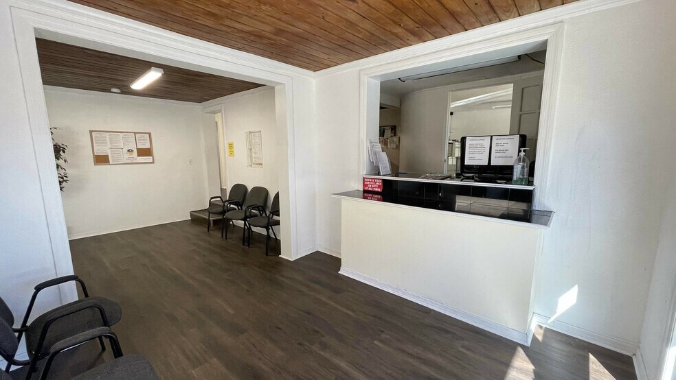 More Photos Of 1803 Salem Rd, Lakeland Medical For Sale