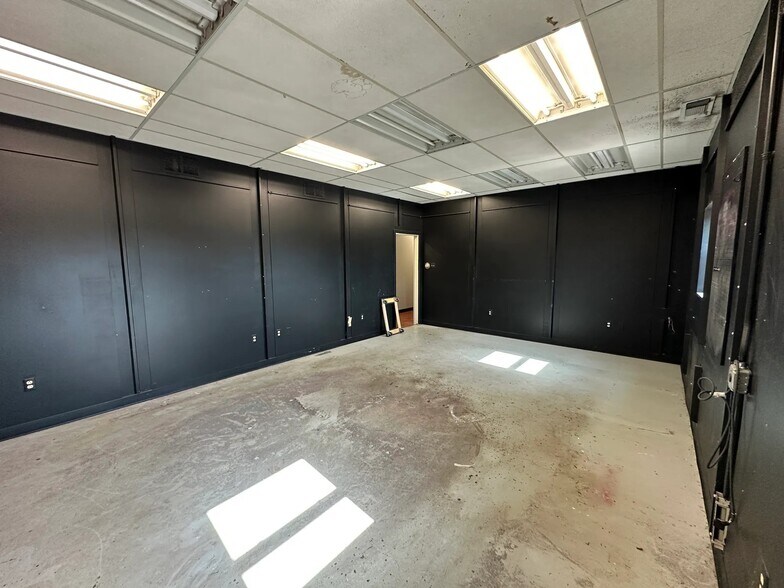 More Photos Of 1075 E Highway 80, Abilene Warehouse For Lease