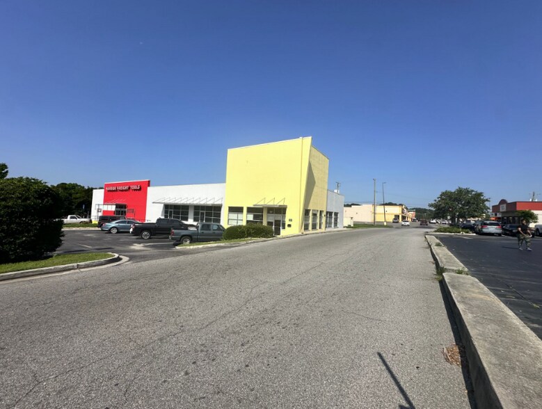 More Photos Of 12313 Largo Dr, Savannah Freestanding For Sale