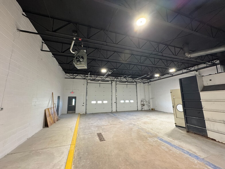 More Photos Of 6717 Essington Ave, Philadelphia Warehouse For Lease