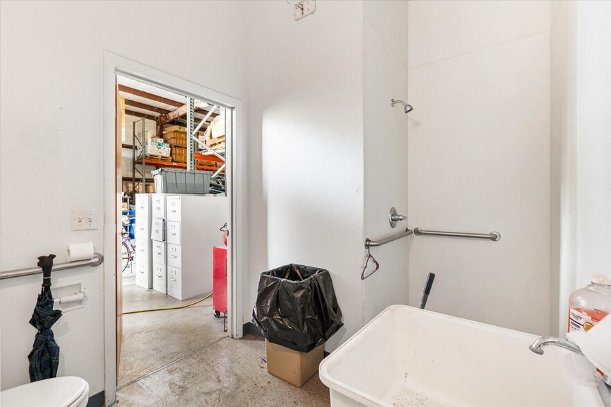 More Photos Of 118 Weber Ave, Leesburg Industrial For Sale