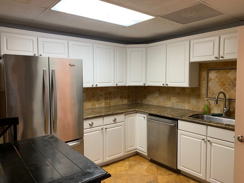 More Photos Of 14339 Torrey Chase Blvd, Houston Loft Creative Space For Lease