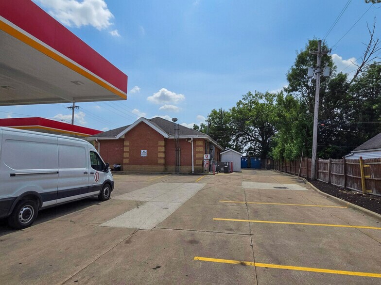 More Photos Of 5270 Northfield Rd, Maple Heights Convenience Store For Lease