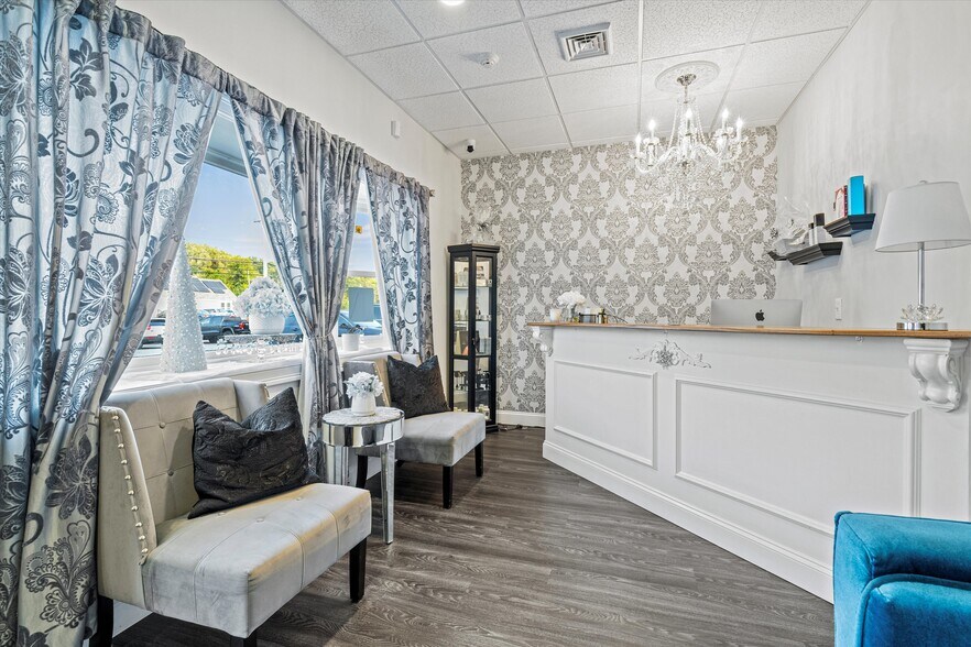 More Photos Of 1794 Bridge St, Dracut Storefront For Sale