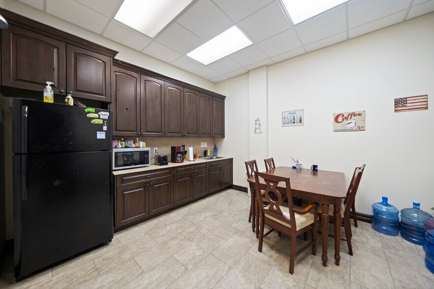 More Photos Of 10655 FM 1097 Rd W, Willis Medical For Sale