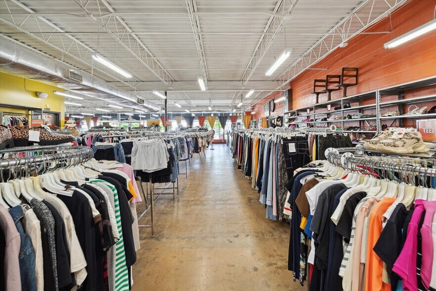 More Photos Of 2901 S Shepherd Dr, Houston Storefront For Lease