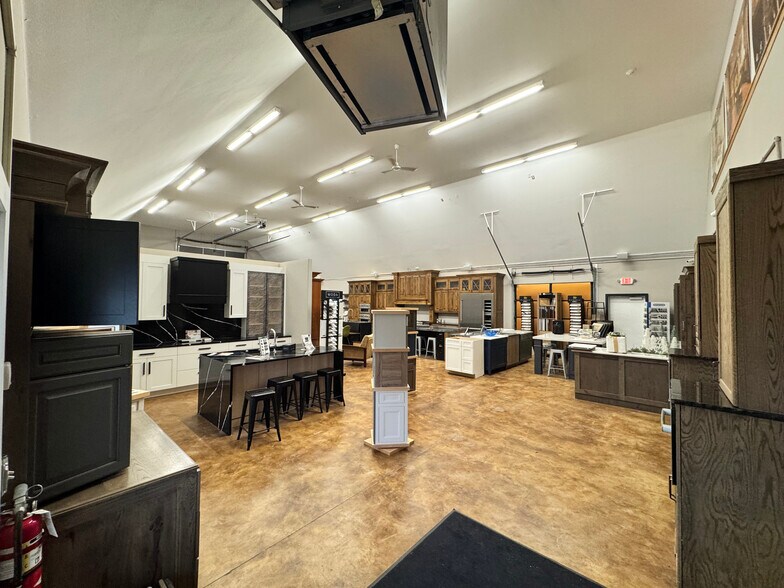 More Photos Of 160 Kelly Rd, Kalispell Flex For Lease