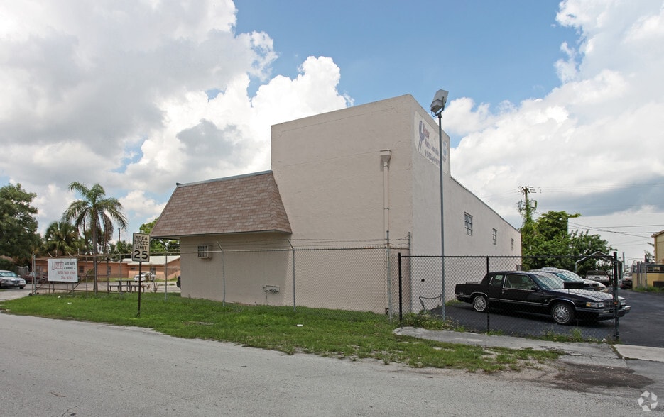 More Photos Of 101 NW 43rd St, Oakland Park Auto Repair For Sale
