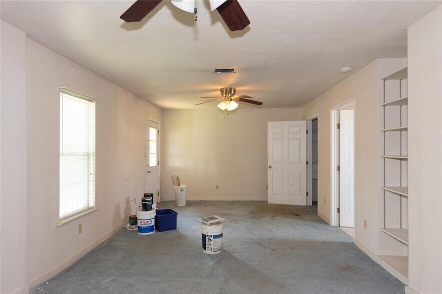 More Photos Of 603 W Main St, Johnson City Office For Sale