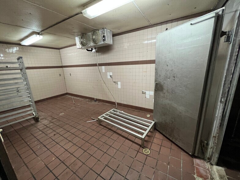 More Photos Of 5185 State Route 30, Greensburg Restaurant For Lease