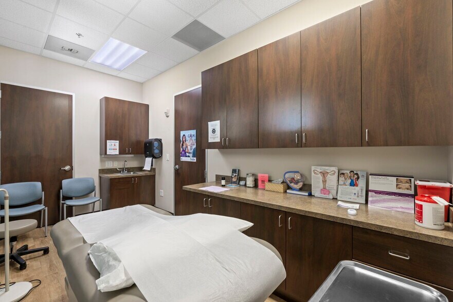 More Photos Of 7790 W Grand Pky, Richmond Medical For Lease