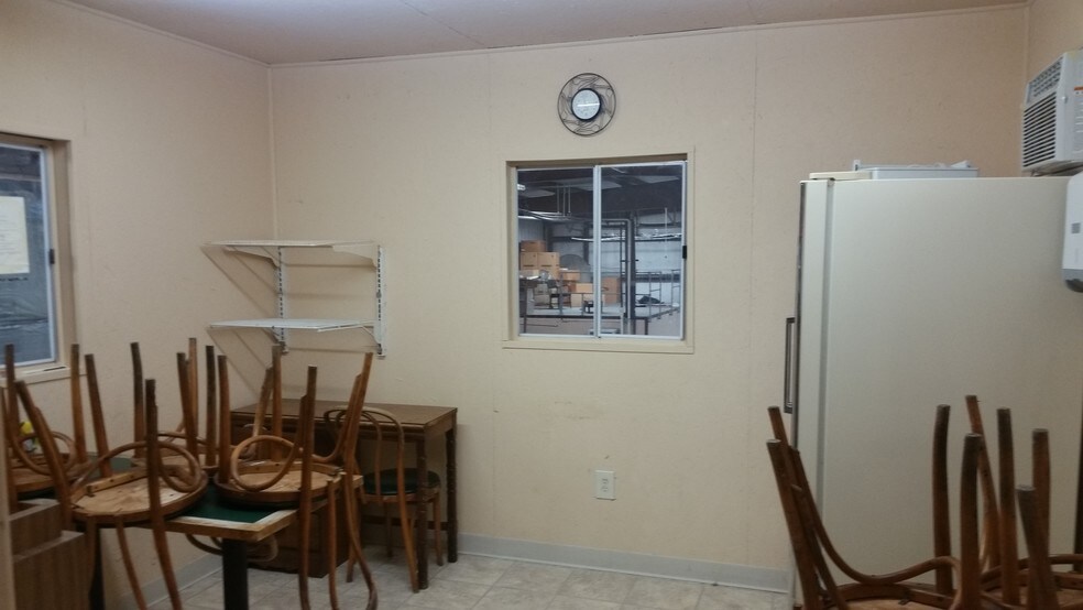 More Photos Of 1155 Cedar Ridge Dr, Duncanville Warehouse For Lease