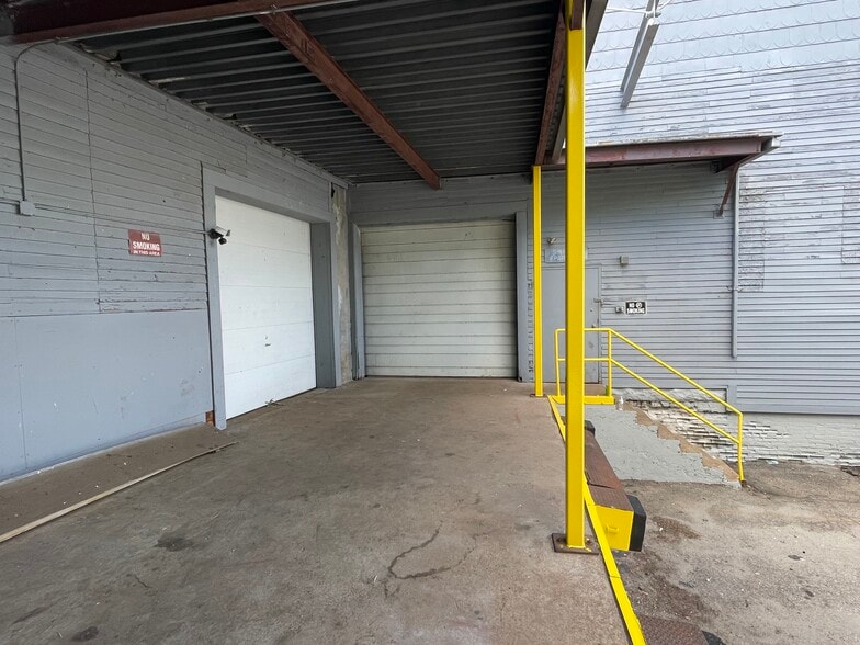 More Photos Of 100 Business St, Hyde Park Unknown For Lease