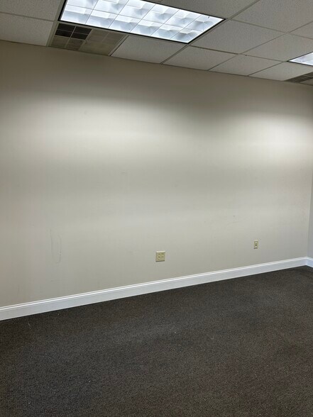 More Photos Of 2213-2215 Rowland Dr, Thunderbolt Office For Lease