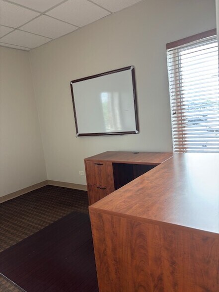 More Photos Of 231 W Grand Ave, Bensenville Office For Lease