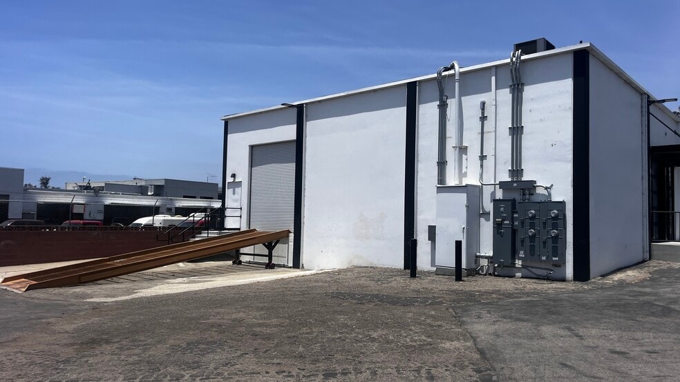 More Photos Of 3860 E Main St, Ventura Freestanding For Lease