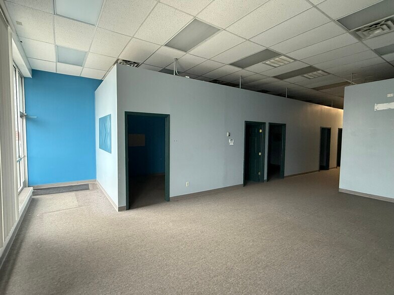 More Photos Of 5525 S Cedar St, Lansing Unknown For Lease