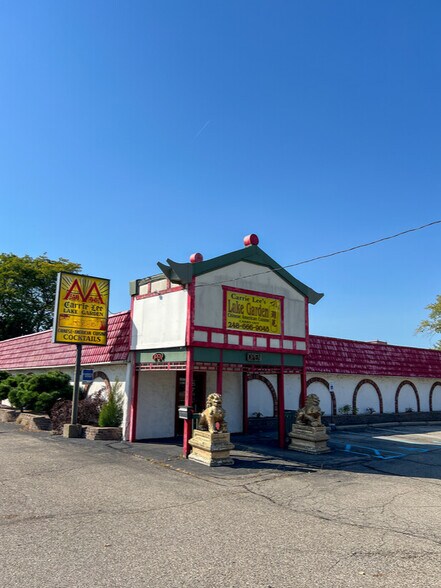 Primary Photo Of 7890 Highland Rd, Waterford Freestanding For Sale