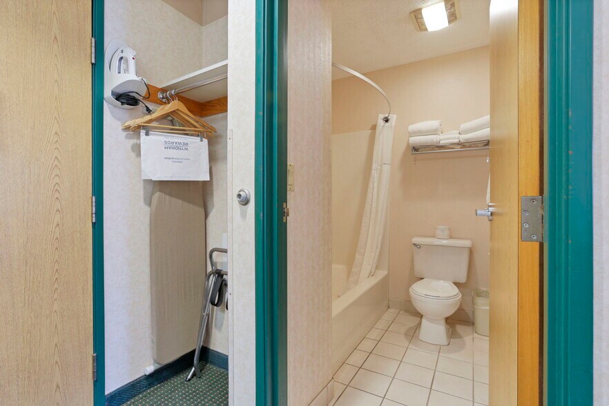 More Photos Of 509 S Wooster Ave, Strasburg Hotel For Sale