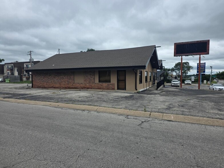 More Photos Of 12810 S Us-71 Hwy, Grandview Freestanding For Sale